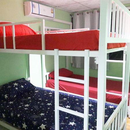 Auberge de jeunesse Ruean Mai Hom à Bangkok Extérieur photo